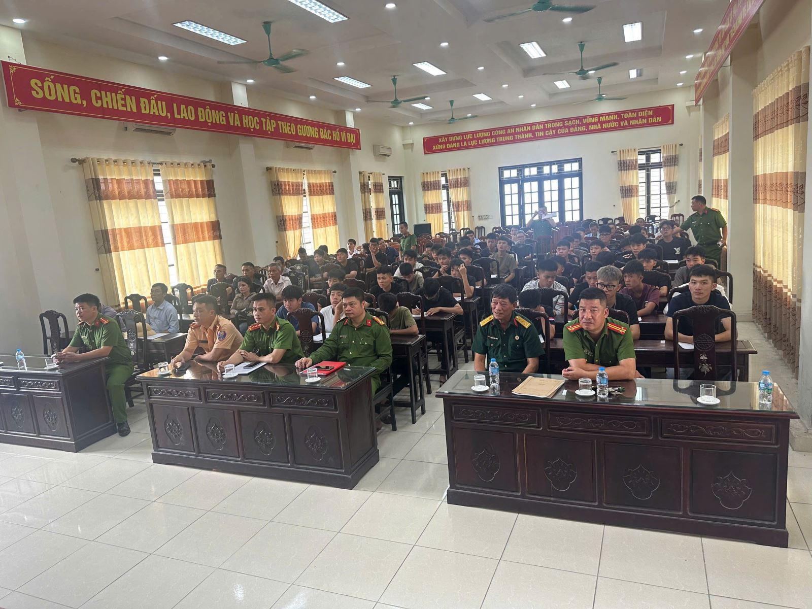 Công an hai xã Thái Thụy, Đông Thái Ninh tăng cường tuyên truyền pháp luật về trật tự an toàn giao thông cho thanh thiếu niên