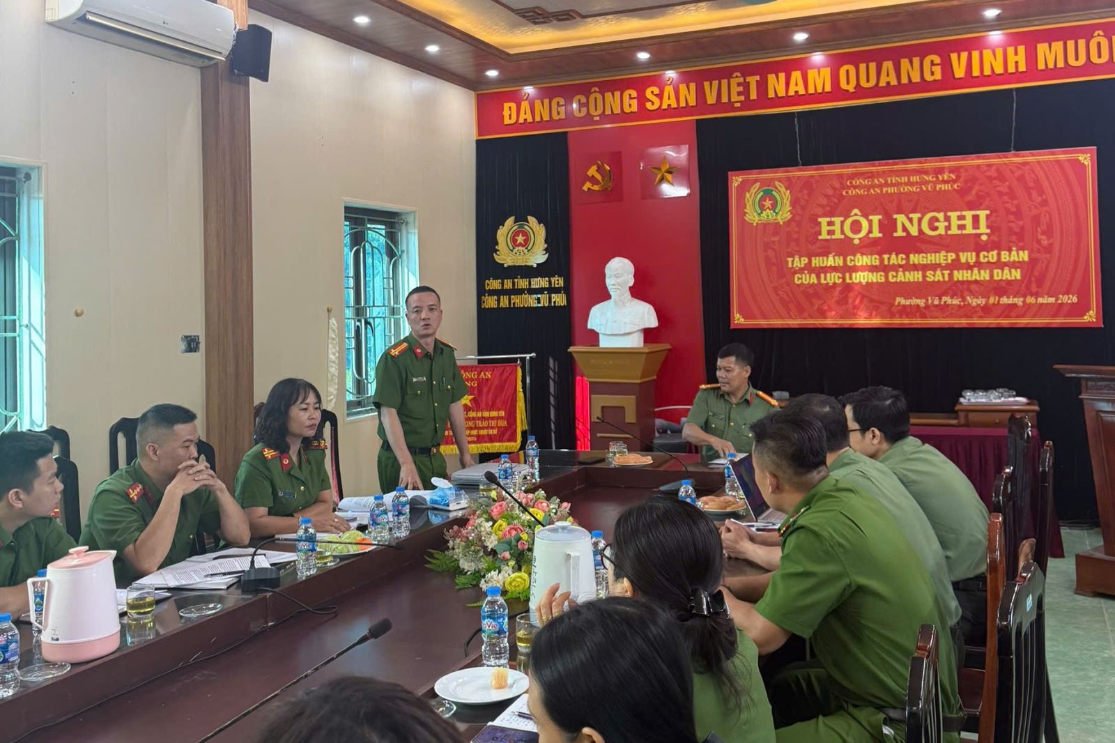 Công an phường Vũ Phúc tổ chức Hội nghị quán triệt các quy định về công tác nghiệp vụ cơ bản của lực lượng Cảnh sát nhân dân năm 2026