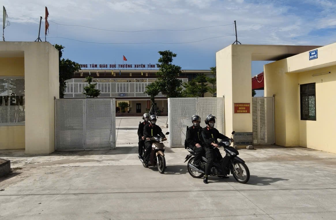 Lực lượng Cảnh sát cơ động phối hợp đảm bảo an ninh trật tự khu vực chấm thi tốt nghiệp trung học phổ thông năm 2026