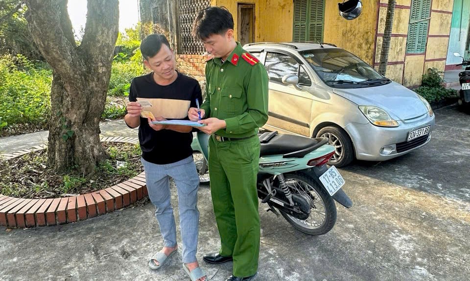 Công an xã Đồng Bằng quyết tâm thực hiện tốt tổng rà soát, làm sạch dữ liệu đăng ký phương tiện, giấy phép lái xe và số hoá hồ sơ đăng ký xe