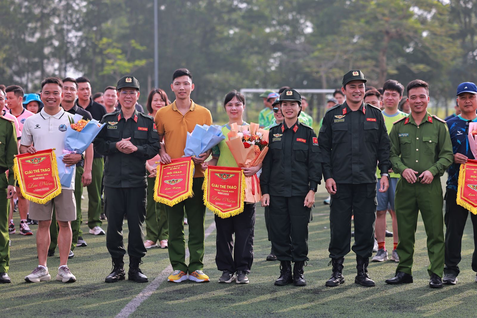 Công an xã Hoàng Hoa Thám: Sôi nổi hoạt động giao lưu thể thao chào mừng 95 năm Ngày thành lập Đoàn TNCS Hồ Chí Minh, 70 năm truyền thống Đoàn TNCS Hồ Chí Minh Bộ Công an.