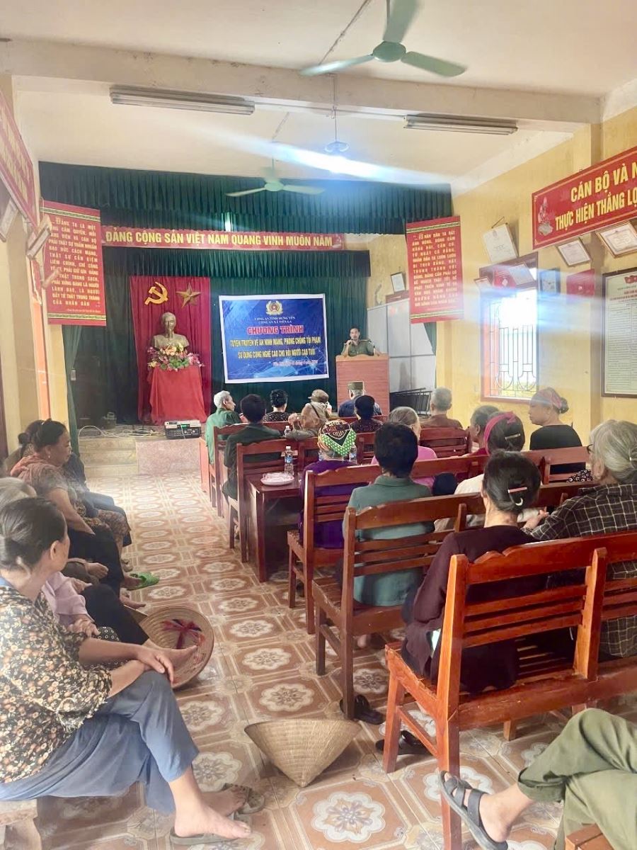 CÔNG AN XÃ TIÊN LA TĂNG CƯỜNG TUYÊN TRUYỀN AN NINH MẠNG, PHÒNG CHỐNG TỘI PHẠM CÔNG NGHỆ CAO CHO NGƯỜI CAO TUỔI