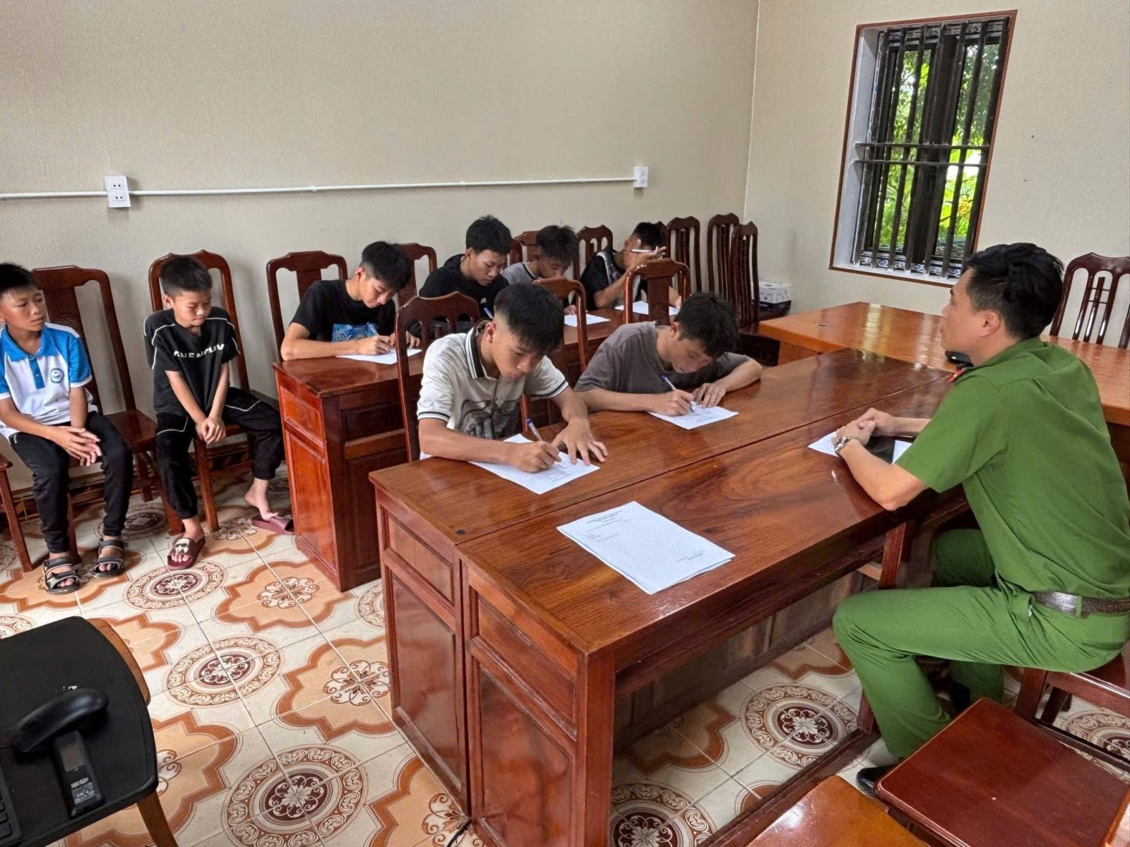 Công an xã Đồng Bằng tăng cường quản lý giáo dục thanh thiếu niên hư có nguy cơ vi phạm pháp luật dịp nghỉ hè 2026