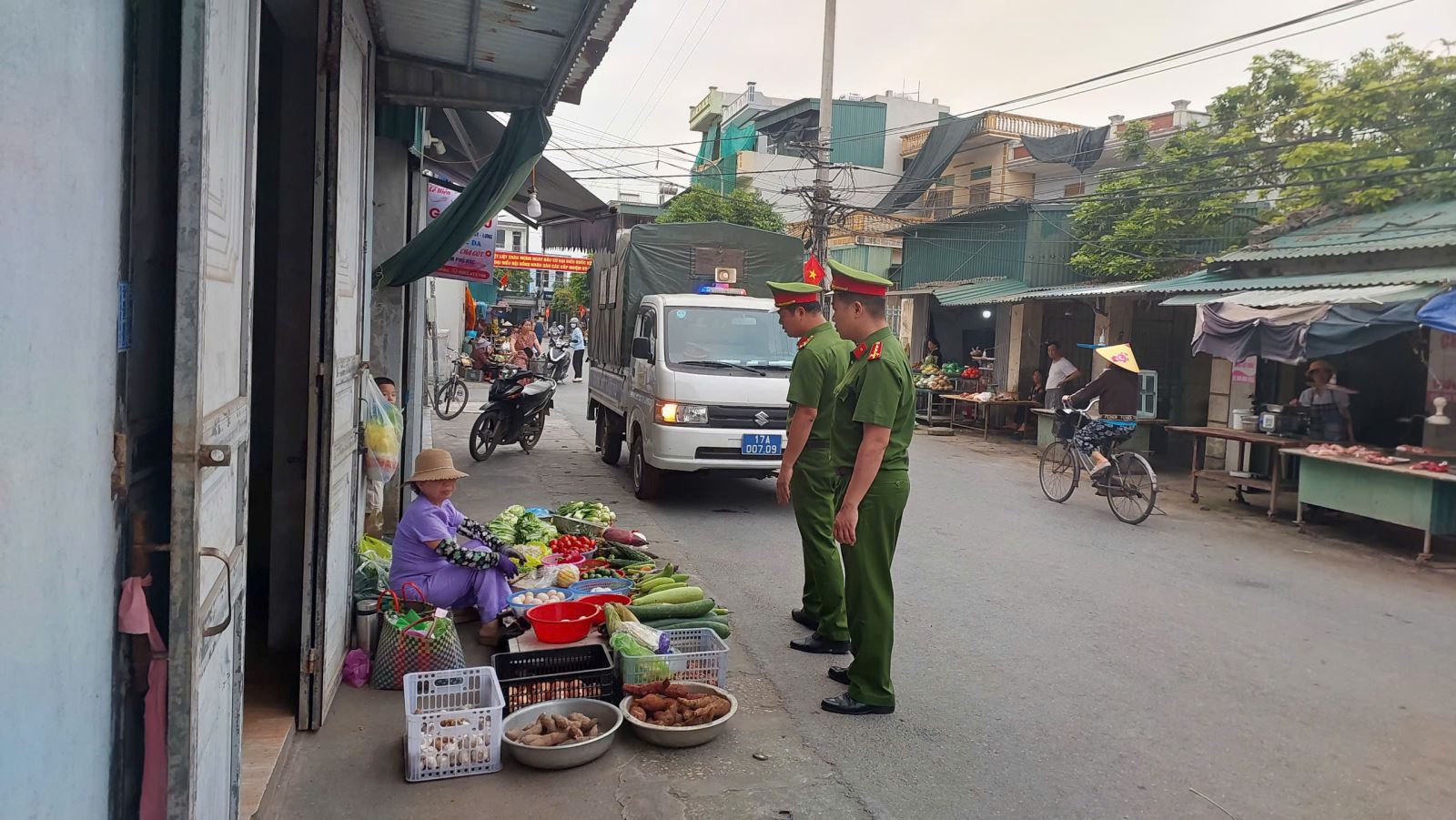 Công an phường Vũ Phúc: tăng cường công tác tuyên truyền, vận động Nhân dân chấp hành Luật trật tự an toàn giao thông đường bộ trên địa bàn phường