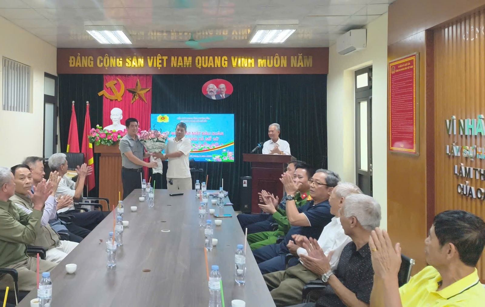 Công an xã Mễ Sở: Gặp mặt đầu xuân cùng hội cựu CAND - góp phần nâng cao hiệu quả công tác đảm bảo an ninh trật tự, phát huy phong trào toàn dân bảo vệ an ninh Tổ quốc