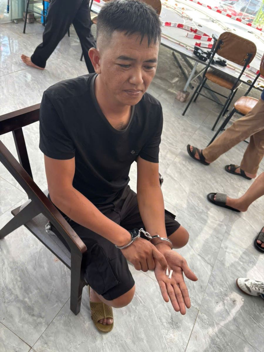 Công an xã Hồng Quang phát hiện, bắt giữ 01 đối tượng có hành vi tàng trữ trái phép chất ma túy trên địa bàn
