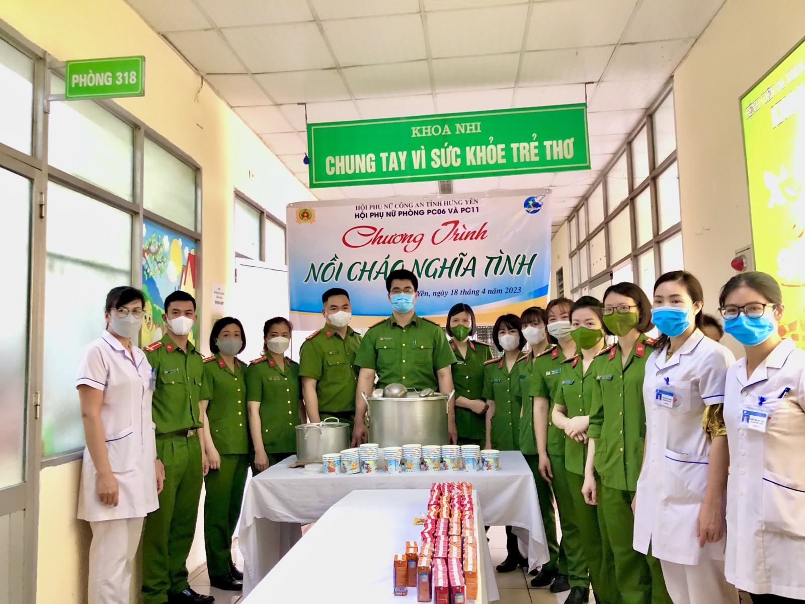 Hết mình vì nhân dân phục vụ