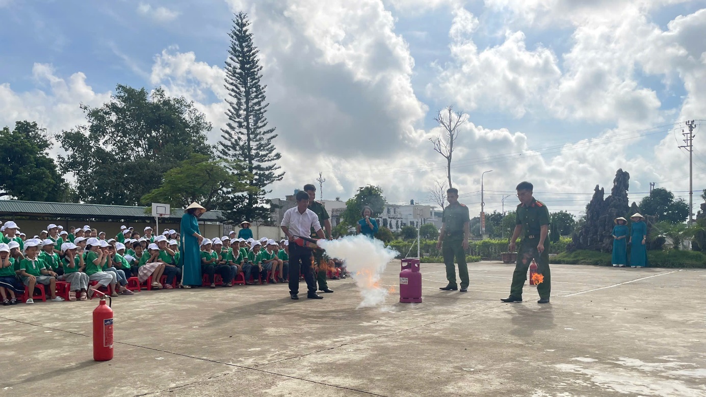 Công an xã Ái Quốc tăng cường công tác PCCC và CNCH