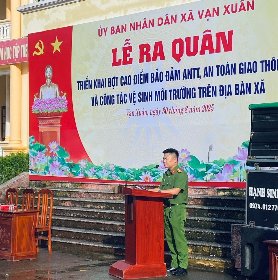 Lễ ra quân triển khai đợt cao điểm đảm bảo an ninh trật tự, an toàn giao thông và công tác vệ sinh môi trường trên địa bàn xã Vạn Xuân