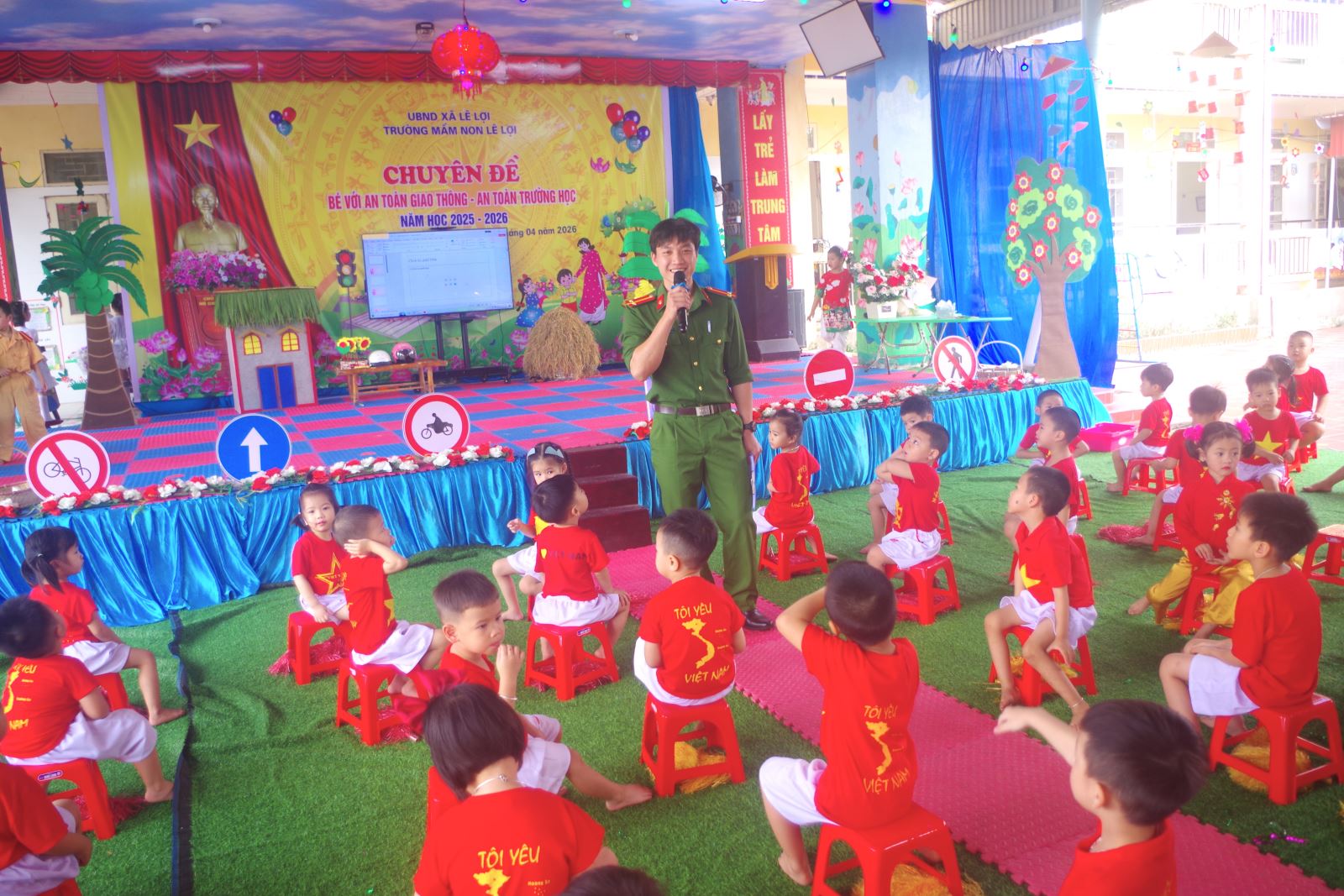 Công an xã Lê Lợi phối hợp tổ chức tuyên truyền pháp luật về bảo đảm trật tự an toàn giao thông tại trường học