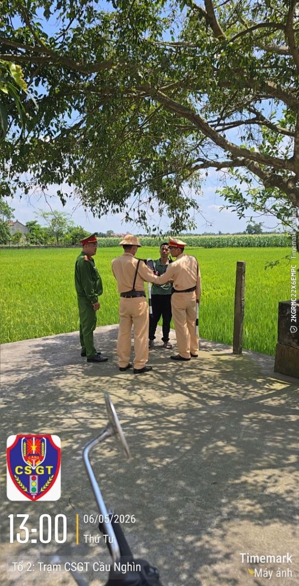 Công an xã Nguyễn Du phối hợp Phòng Cảnh sát Giao thông tăng cường tuần tra, kiểm soát bảo đảm TTATGT trên địa bàn