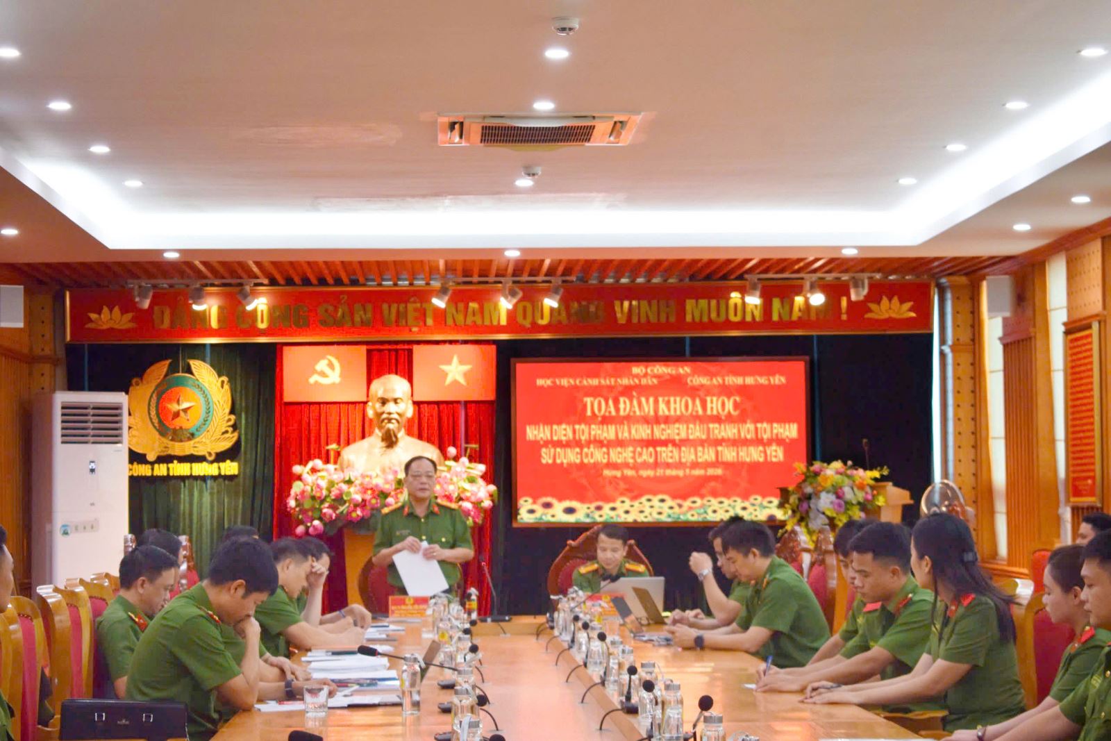Tọa đàm khoa học “ Nhận diện tội phạm và kinh nghiệm đấu tranh với tội phạm sử dụng công nghệ cao trên địa bàn tỉnh Hưng Yên”