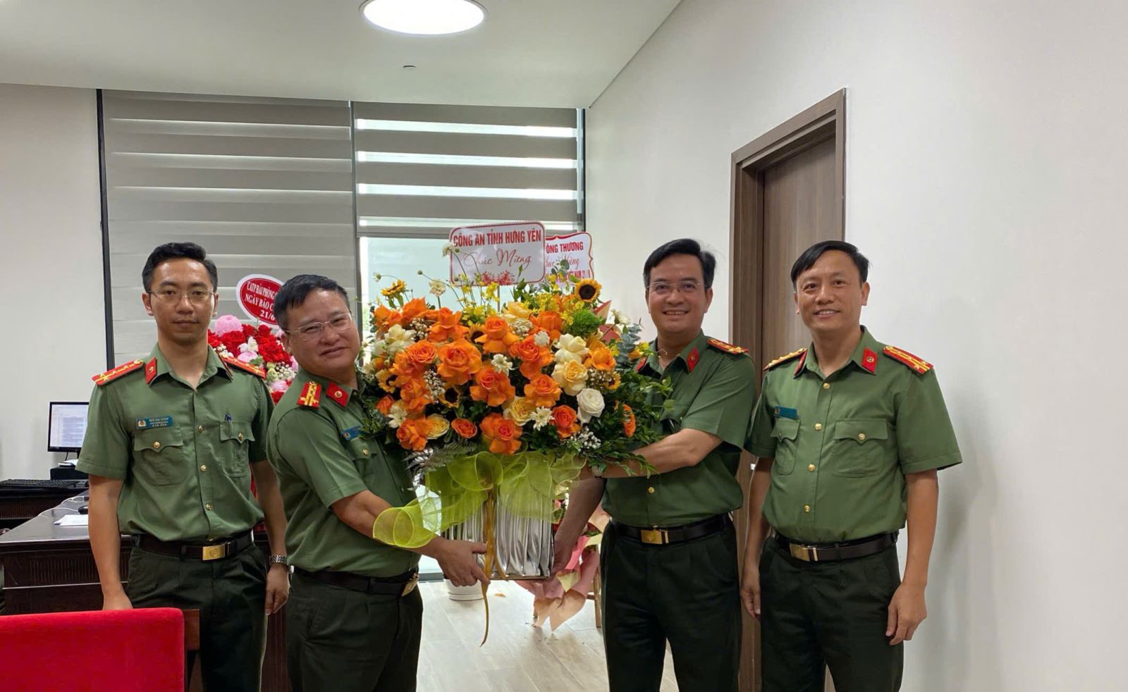 Công an tỉnh chúc mừng Cổng thông tin điện tử Bộ Công an, Báo Công an nhân dân và Truyền hình ANTV nhân ngày báo chí Cách mạng Việt Nam 21/6