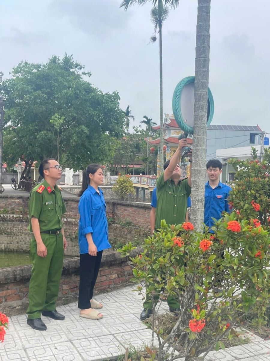 Chi đoàn Công an xã Ngọc Long tổ chức gắn biển Công trình thanh niên