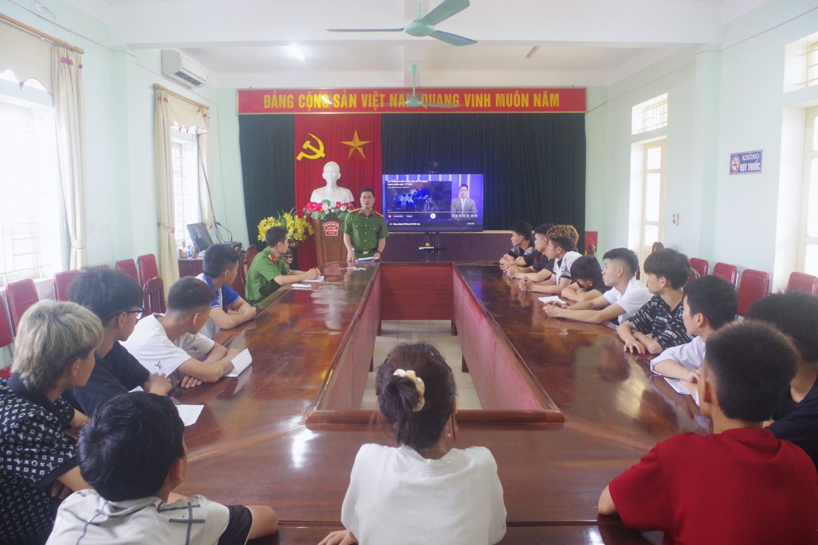  Công an xã Lê Lợi tăng cường tuyên truyền, phòng ngừa cá độ bóng đá mùa World Cup 2026