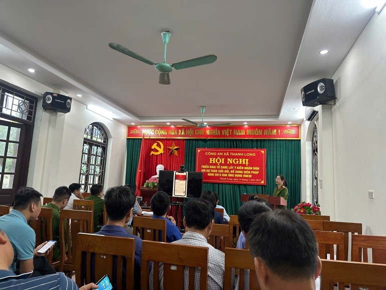 Công an xã Thanh Long tổ chức Hội nghị triển khai tổ chức lấy ý kiến Nhân dân với dự thảo sửa đổi, bổ sung một số điều của Hiến pháp 2013 qua ứng dụng VNEID