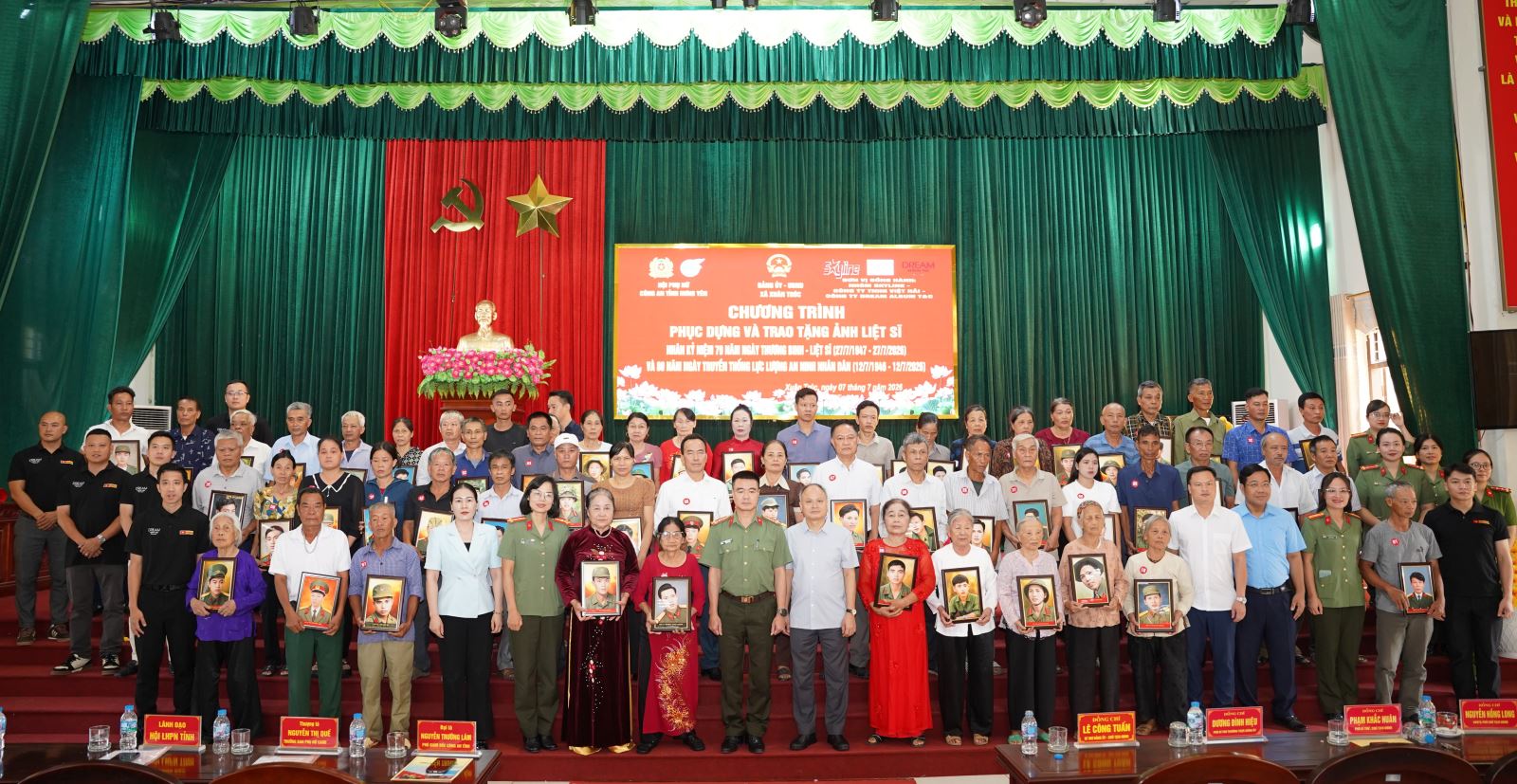 Lan tỏa đạo lý “Uống nước nhớ nguồn” từ Chương trình phục dựng ảnh liệt sĩ, trao tặng thân nhân tại xã Xuân Trúc