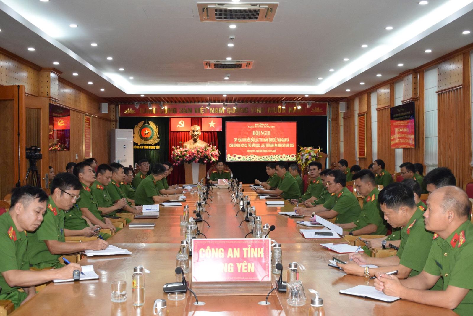Bộ Công an tổ chức tập huấn chuyên sâu Luật Thi hành tạm giữ, tạm giam và cấm đi khỏi nơi cư trú năm 2025; Luật Thi hành án hình sự năm 2025