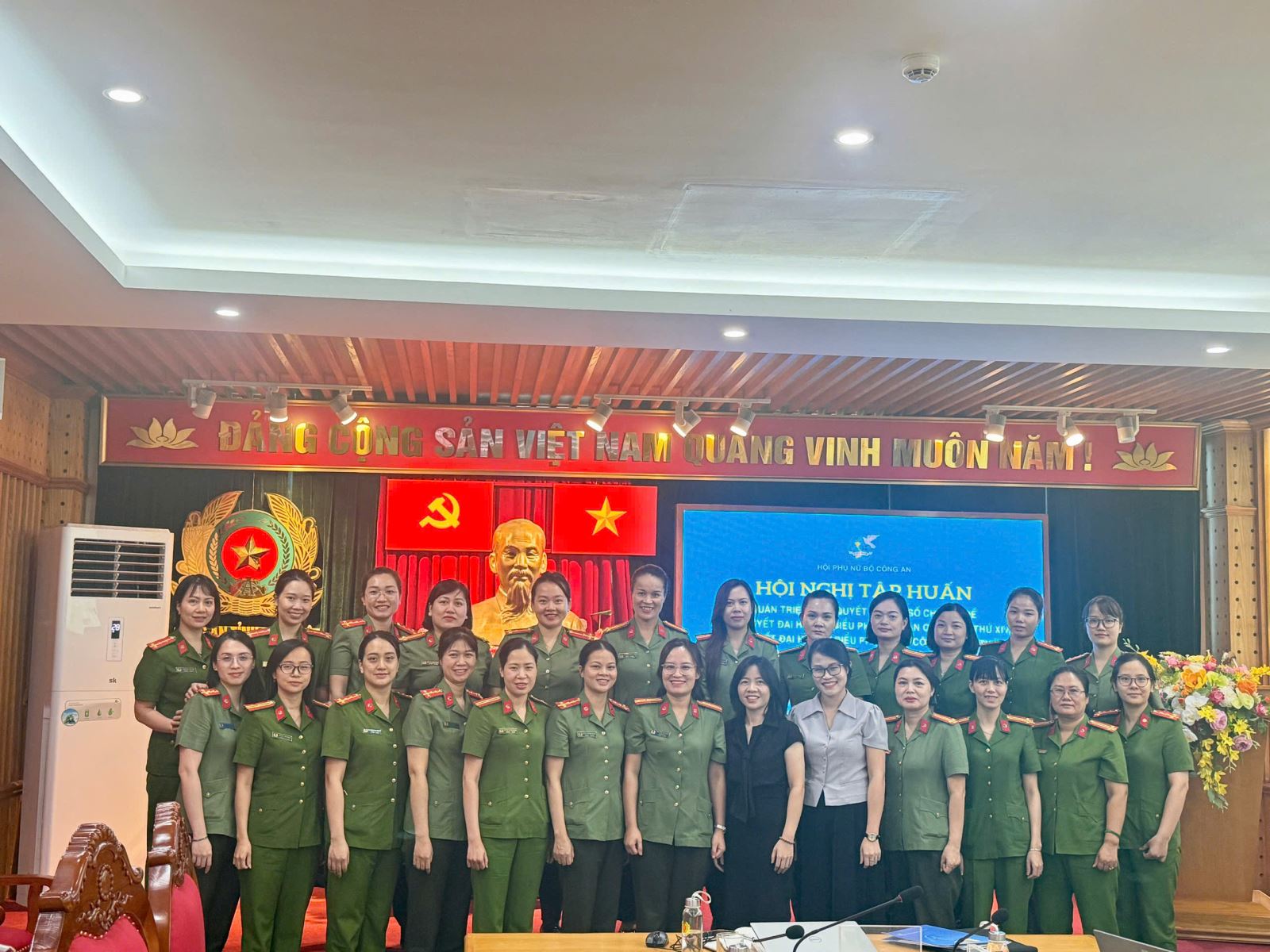 Hội Phụ nữ Công an tỉnh Hưng Yên tham gia Hội nghị trực tuyến quán triệt Nghị quyết Đại hội Phụ nữ và tập huấn nghiệp vụ công tác Hội năm 2026