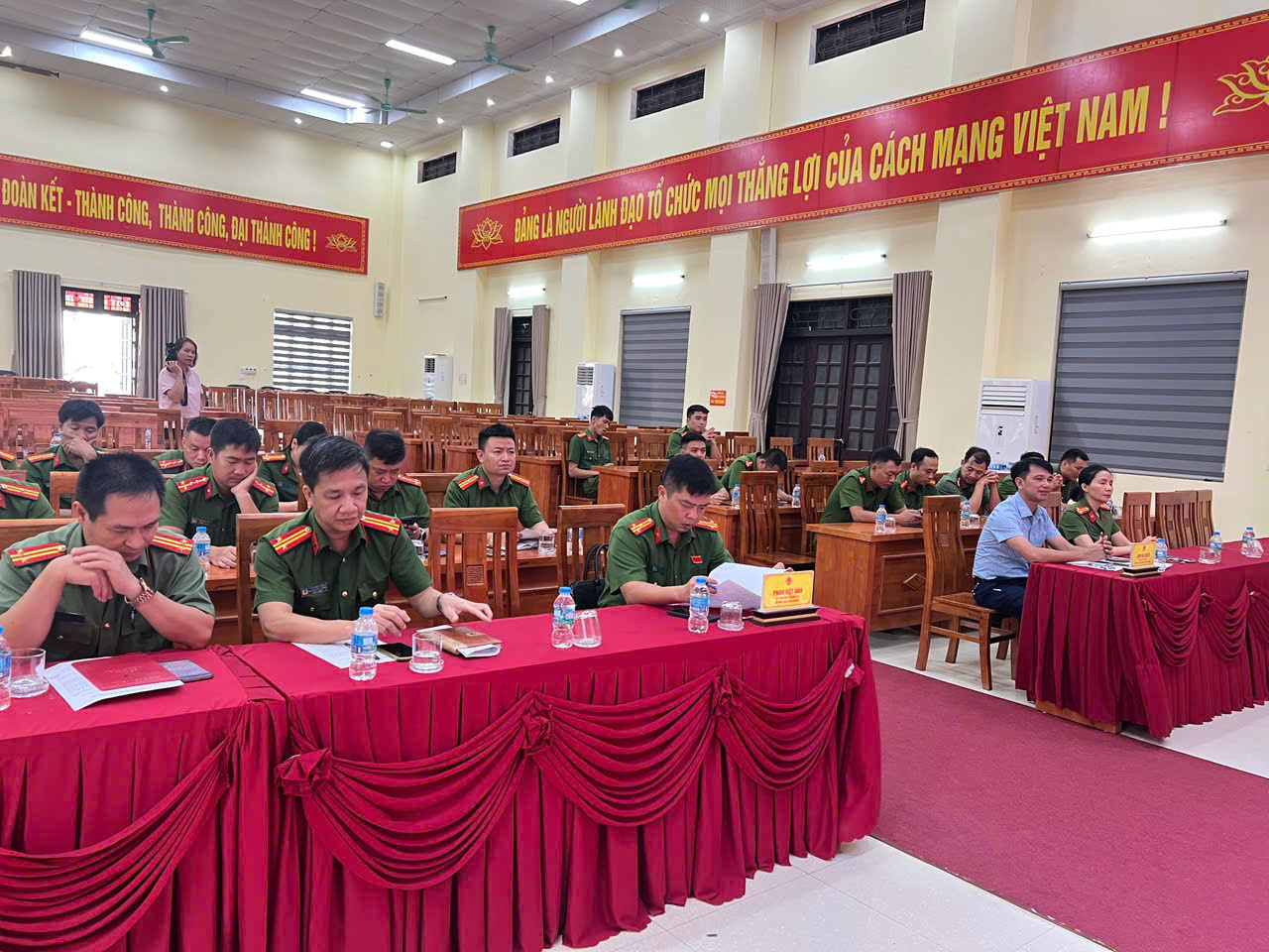 Công an phường Hồng Châu tổ chức Hội nghị sơ kết công tác Công an 6 tháng đầu năm 2026