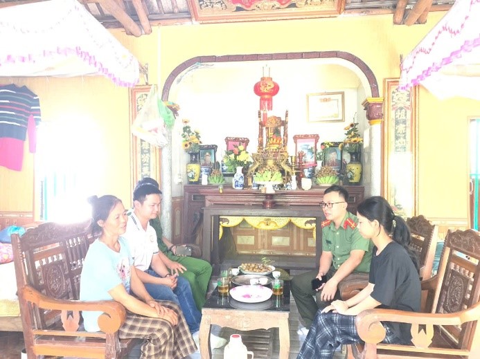 Thẩm định tại gia đình học sinh đón nhận quỹ học bổng “Đồng hành cùng em - Ươm mầm tài năng” khoá 2025 - 2026