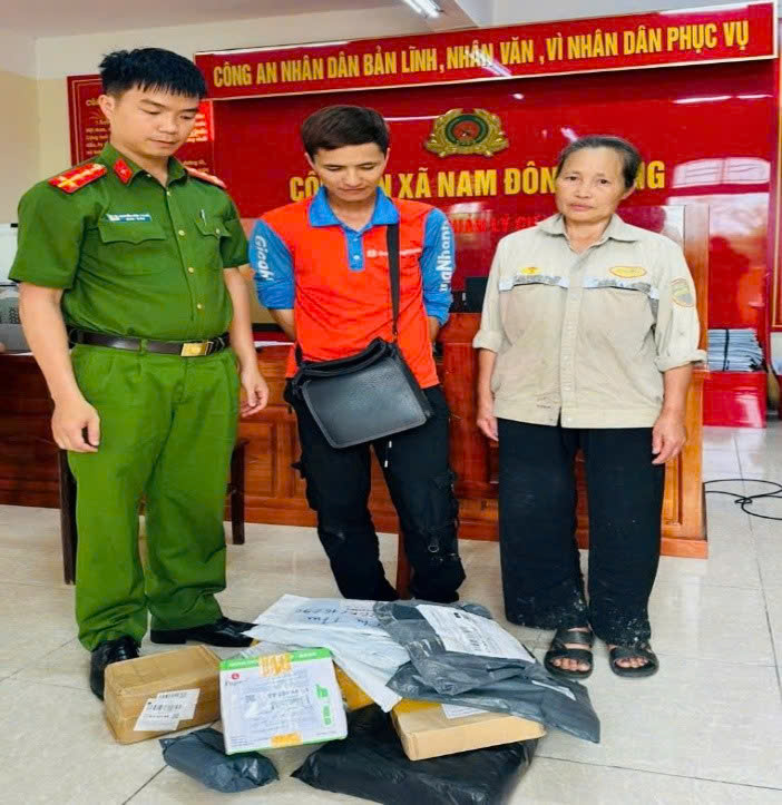 CÔNG AN XÃ NAM ĐÔNG HƯNG TIẾP NHẬN, XÁC MINH, TRAO TRẢ LẠI TÀI SẢN CHO CÔNG DÂN 