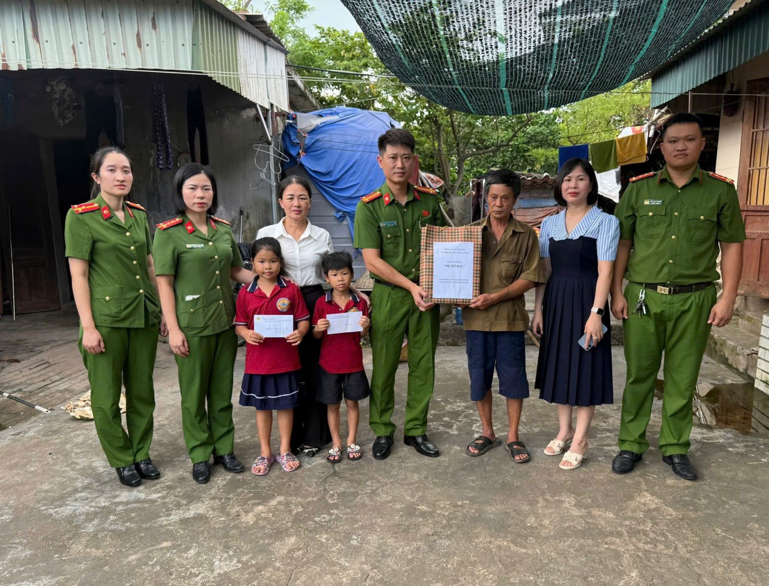 Công an xã Tiền Hải: Tích cực hưởng ứng Chương trình “Mẹ đỡ đầu” - Hành trình chắp cánh ước mơ.