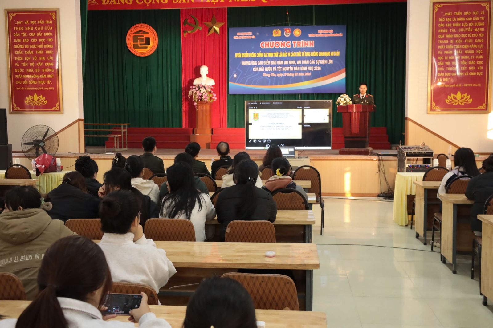 Tuyên truyền phòng, chống lừa đảo trên không gian mạng cho sinh viên Trường Cao đẳng Cộng đồng Hưng Yên
