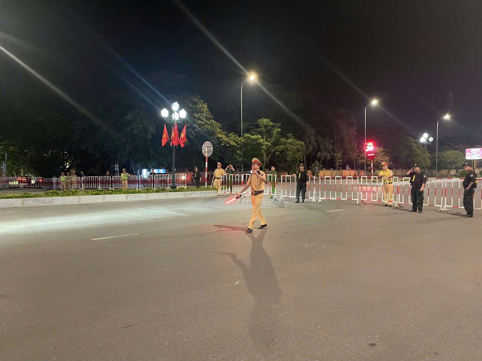 Tăng cường đảm bảo trật tự an toàn giao thông, ngăn chặn xử lý nghiêm các trường hợp thanh, thiếu niên điều khiển phương tiện lạng lách, đánh võng trong dịp nghỉ lễ 30/4, 1/5