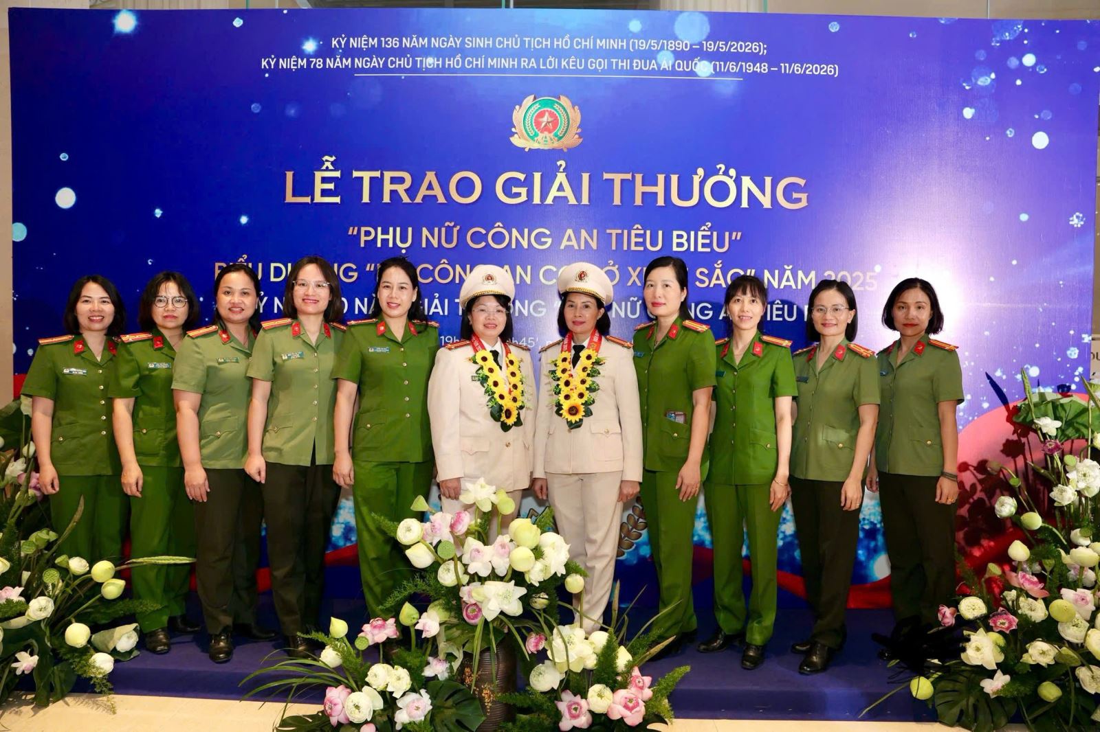 Đoàn đại biểu phụ nữ Công an Hưng Yên tham dự Lễ Tuyên dương, trao Giải thưởng “Phụ nữ Công an tiêu biểu”, biểu dương “Nữ Công an cấp cơ sở xuất sắc” năm 2025