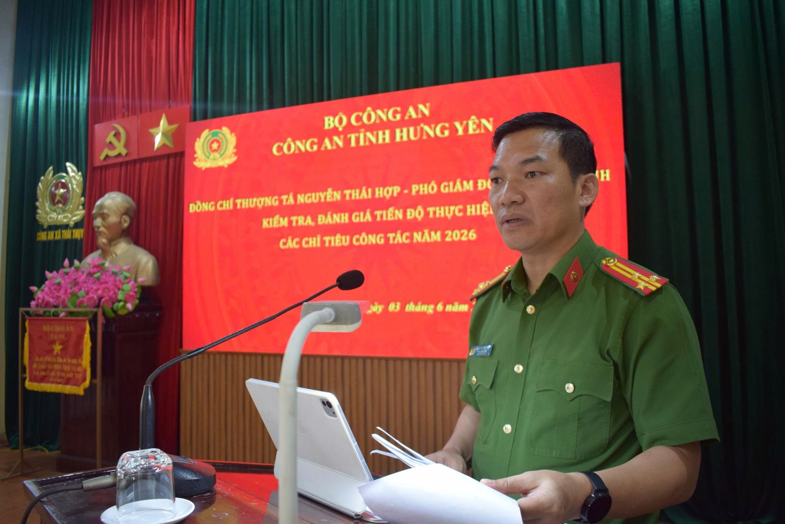 Đồng chí Thượng tá Nguyễn Thái Hợp, Phó Giám đốc Công an tỉnh làm việc với Công an các xã