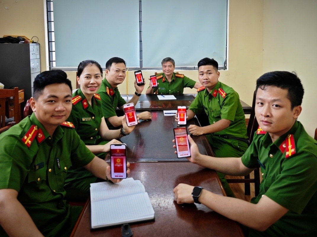 Phòng Kỹ thuật hình sự - Công an tỉnh Hưng Yên tổ chức triển khai Kế hoạch lấy ý kiến nhân dân đối với dự thảo sửa đổi, bổ sung Hiến pháp năm 2013 qua ứng dụng VneID
