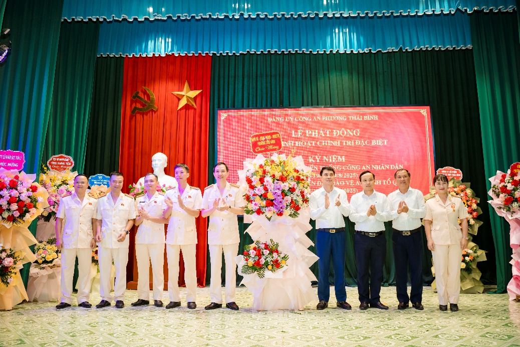 Phường Thái Bình tổ chức Lễ kỷ niệm 80 năm Ngày truyền thống Công an nhân dân Việt Nam và 20 năm Ngày hội Toàn dân bảo vệ an ninh Tổ quốc