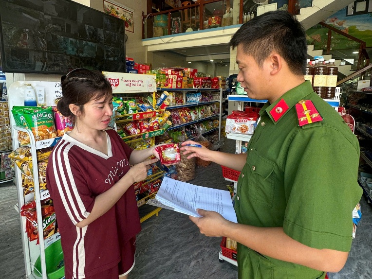 Công an xã Nguyễn Du: Triển khai các hoạt động bảo đảm an toàn thực phẩm Tết Trung thu năm 2025