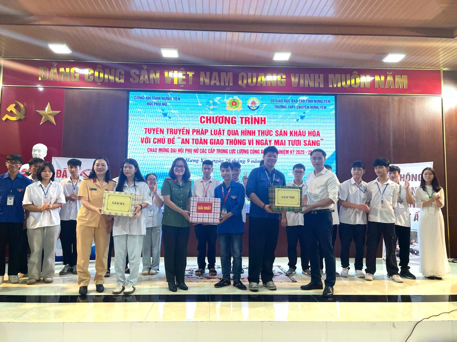 Hiệu quả trong thực hiện các cuộc vận động, phong trào thi đua yêu nước, gắn với triển khai công tác hội và phong trào phụ nữ trong Công an tỉnh Hưng Yên