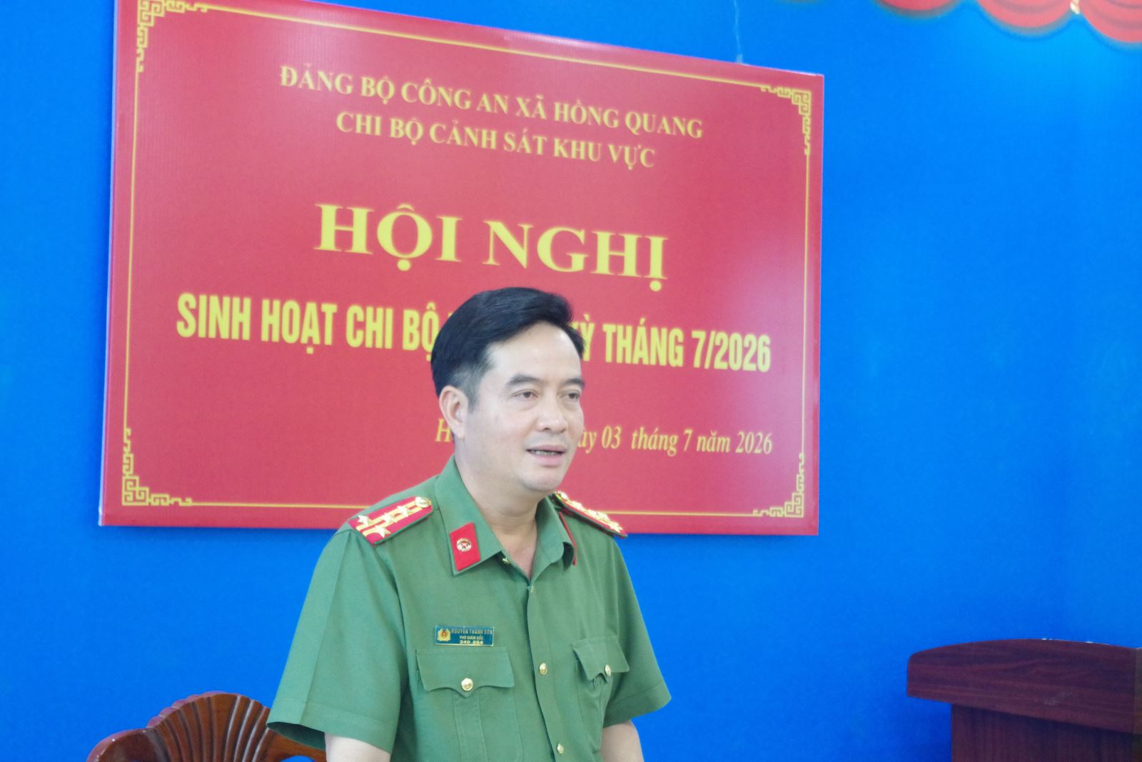 Đồng chí Đại tá Nguyễn Thành Sơn, Phó Bí thư Đảng ủy, Phó Giám đốc Công an tỉnh dự sinh hoạt chi bộ tại Công an cấp xã