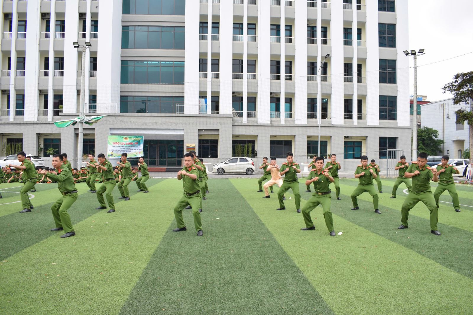 Nghiệm thu kết quả tập huấn điều lệnh, quân sự, võ thuật đối với lãnh đạo và cán bộ điều lệnh bán chuyên trách của Công an các đơn vị, địa phương năm 2025