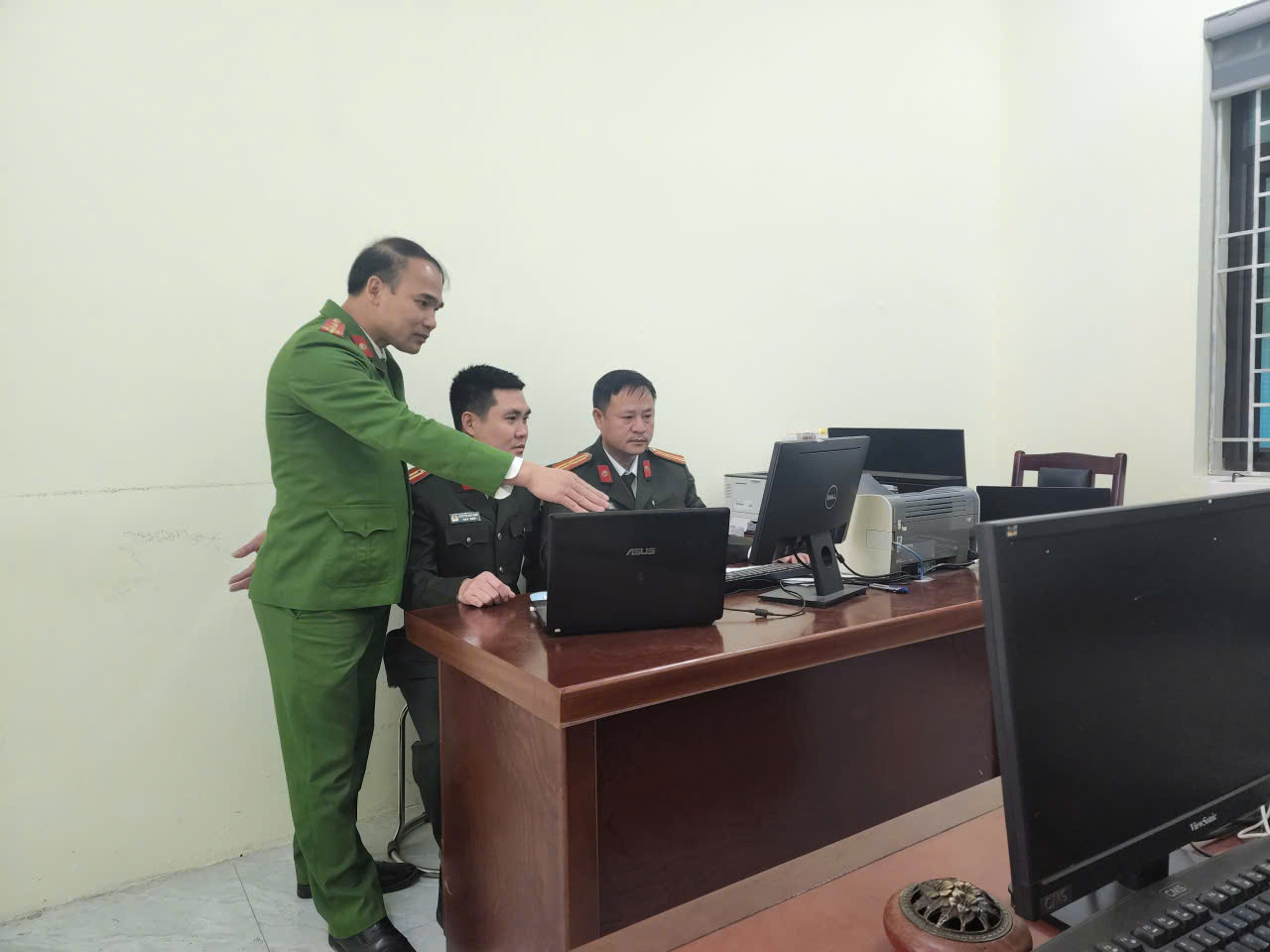 Công an xã Hoàn Long tăng cường tuyên truyền bầu cử đại biểu Hội đồng nhân dân các cấp nhiệm kỳ 2026 - 2031 sâu, rộng trong nhân dân