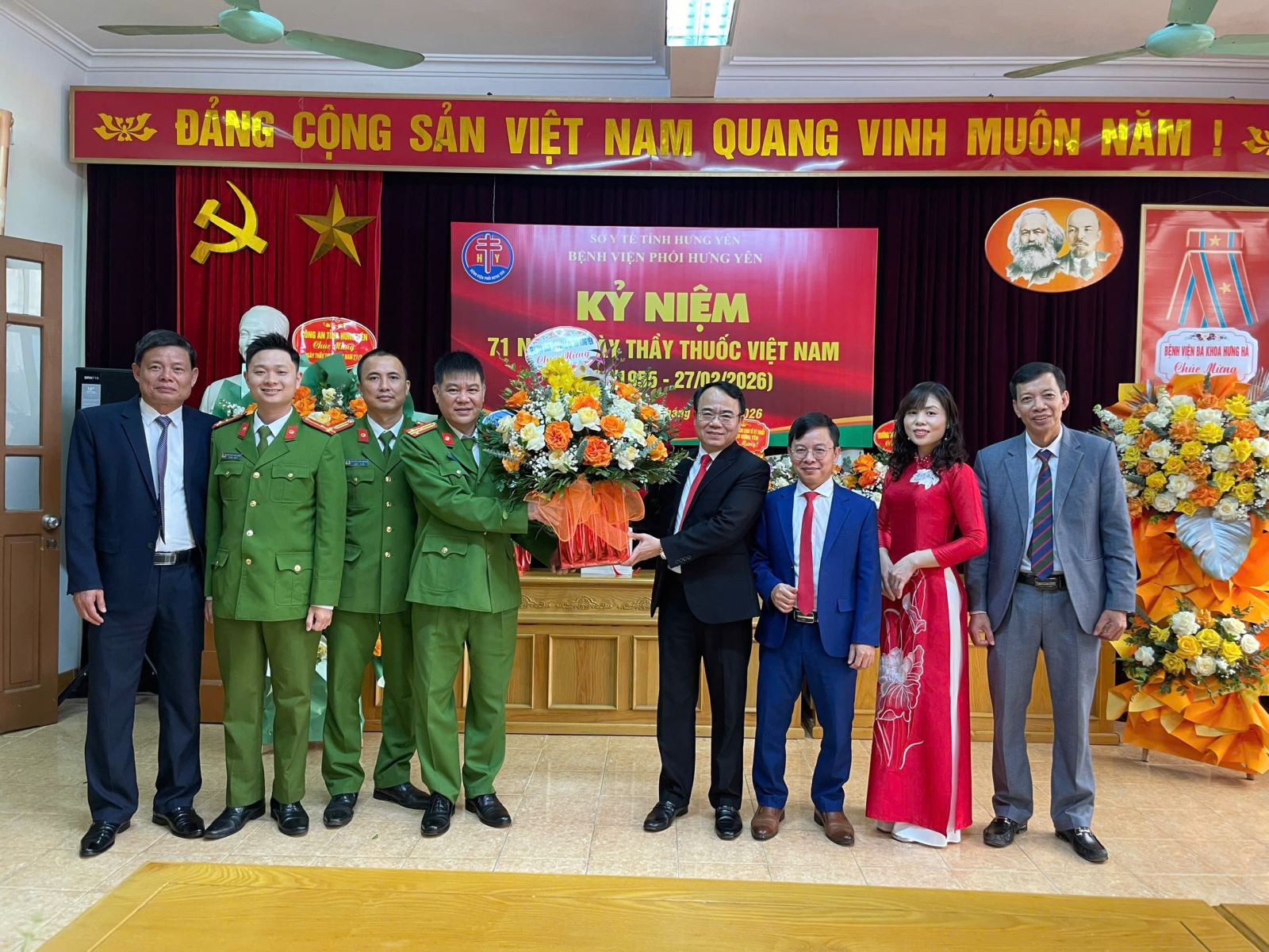 Trại tạm giam số 1 Công an tỉnh: Thăm, tặng quà nhân kỷ niệm Ngày thầy thuốc Việt Nam