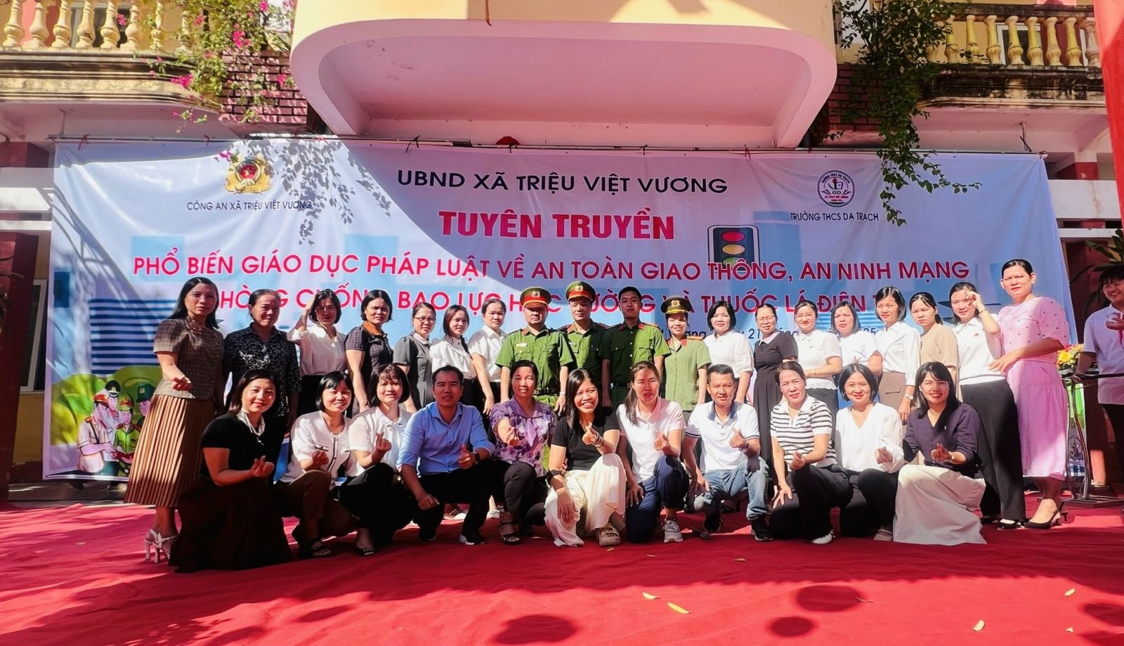 Công an xã Triệu Việt Vương tuyên truyền pháp luật về an toàn giao thông, an ninh mạng, phòng chống ma túy và bạo lực học đường cho học sinh