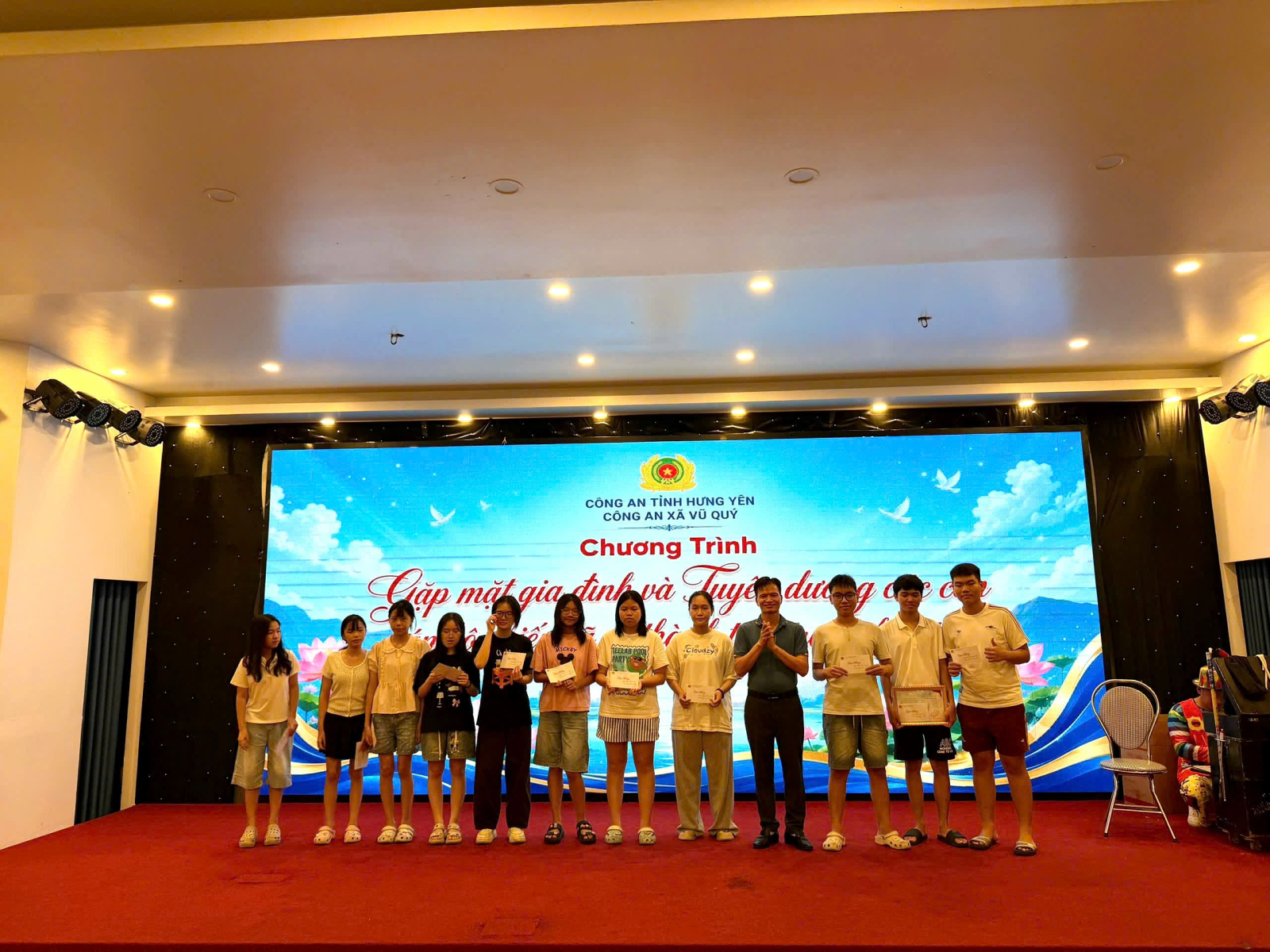 Công an xã Vũ Quý tổ chức kỷ niệm 25 năm “Ngày Hội gia đình – Ngôi nhà thứ 2, trọn vẹn niềm vui”
