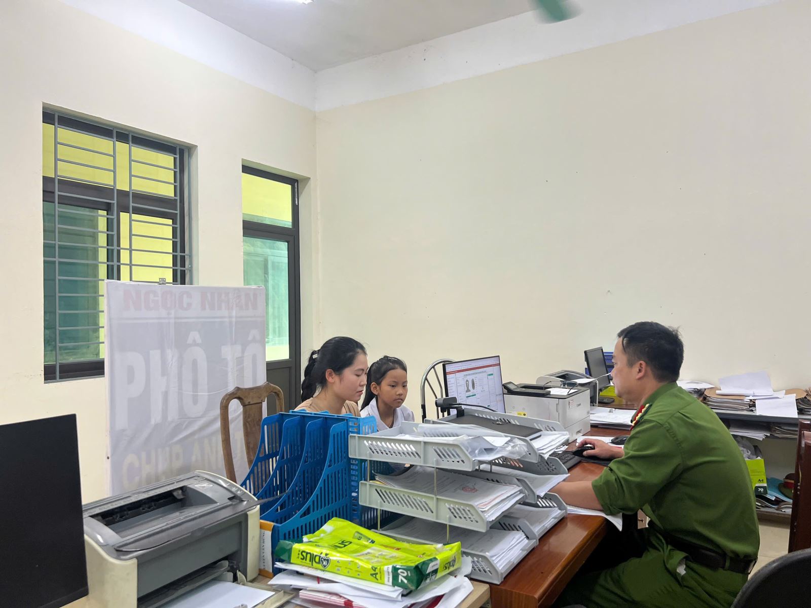 Công an xã Nguyễn Văn Linh triển khai cao điểm thu nhận căn cước, định danh điện tử mức 2 cho công dân từ đủ 6 tuổi đến dưới 14 tuổi