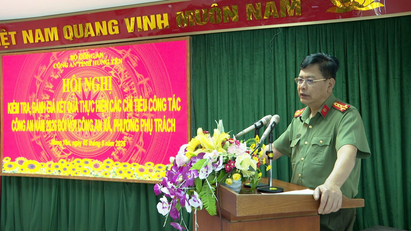 Đồng chí Đại tá Vũ Mạnh Hà – Phó Giám đốc Công an tỉnh kiểm tra, đánh giá tiến độ thực hiện các chỉ tiêu công tác đối với một số Công an xã, phường