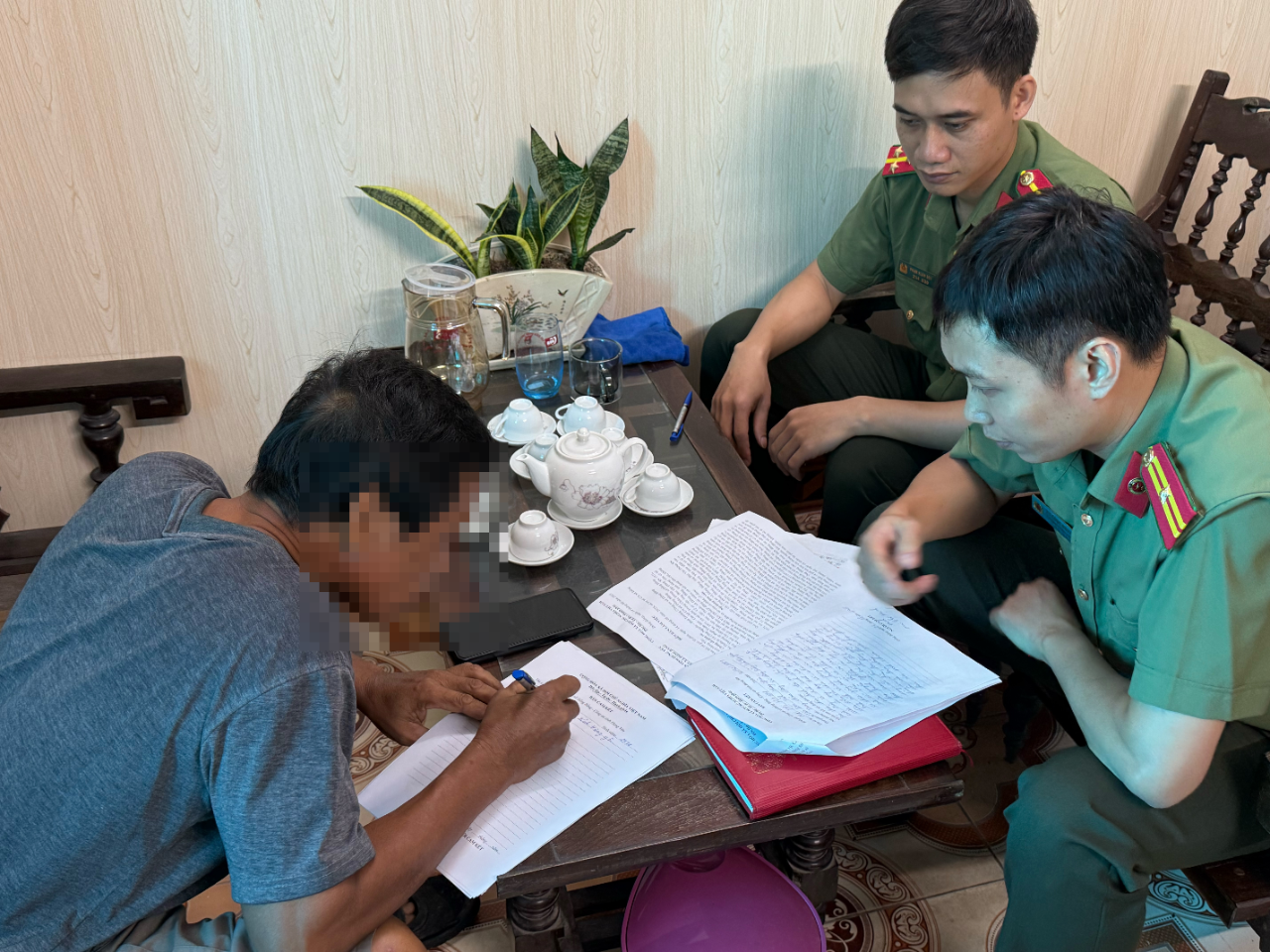 Công an xã Đồng Bằng tăng cường tuyên truyền, phát hiện, xử lý trường hợp công dân chia sẻ, phát tán video có nội dung xấu, độc, sai sự thật trên mạng xã hội