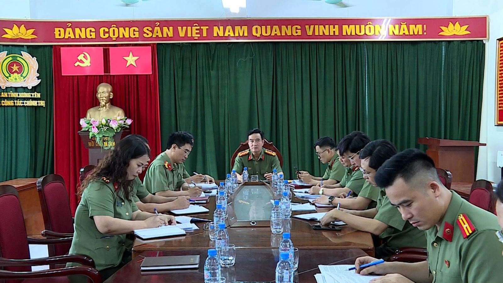 Đồng chí Đại tá Nguyễn Thành Sơn - Phó Bí thư Đảng ủy, Phó Giám đốc Công an tỉnh làm việc với phòng Công tác chính trị