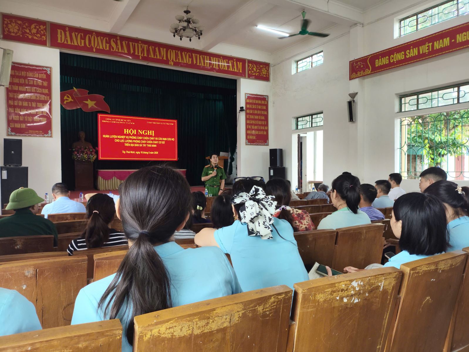 Công an xã Tây Thái Ninh tích cực tuyên truyền, vận động lắp đặt hệ thống truyền tin báo cháy