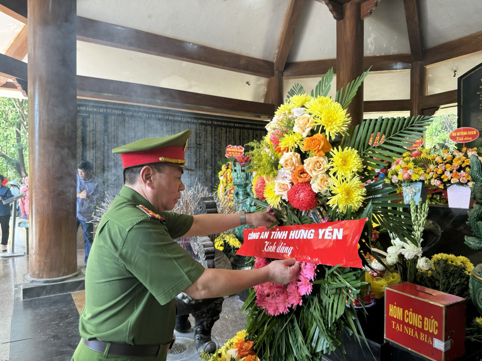 Công an tỉnh Hưng Yên tổ chức hoạt động tri ân các Anh hùng liệt sỹ