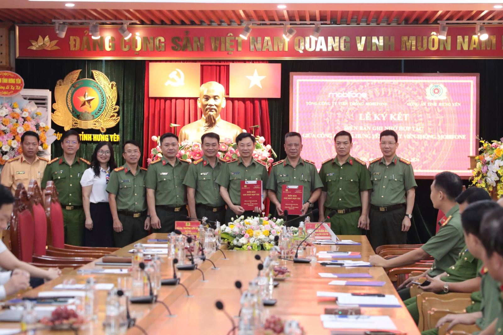 Lễ ký kết Biên bản ghi nhớ hợp tác giữa Công an tỉnh Hưng Yên và Tổng công ty Viễn thông MobiFone