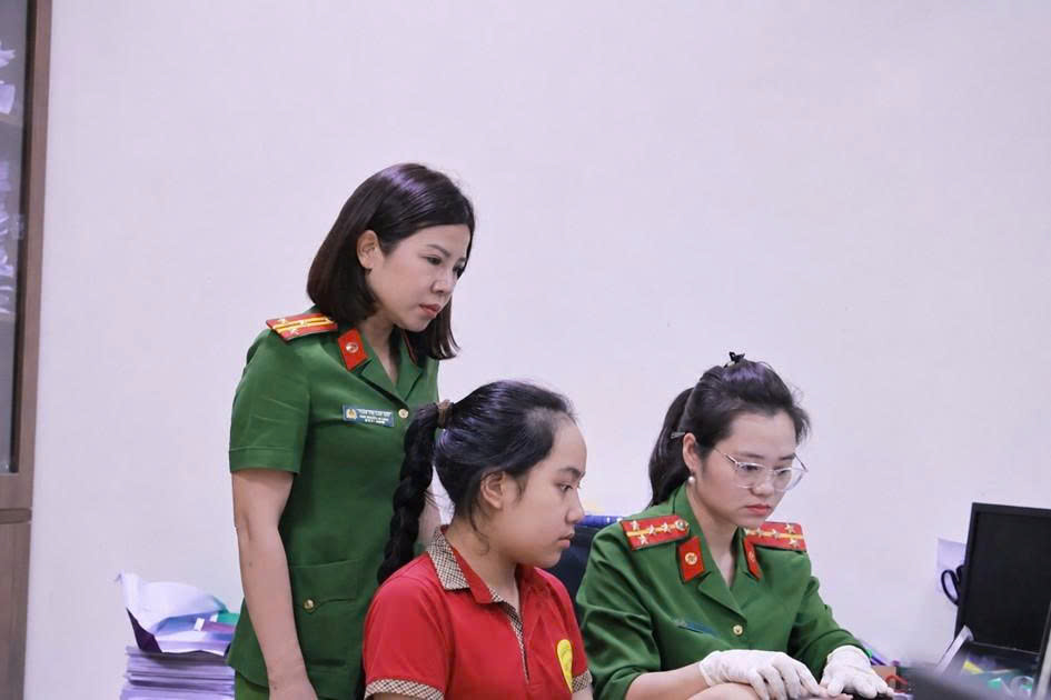 Phòng CSQLHC về TTXH, cụ thể hoá phong trào thi đua 3 nhất “Kỷ luật nhất - Trung thành nhất - Gần dân nhất” trong công tác chuyên môn