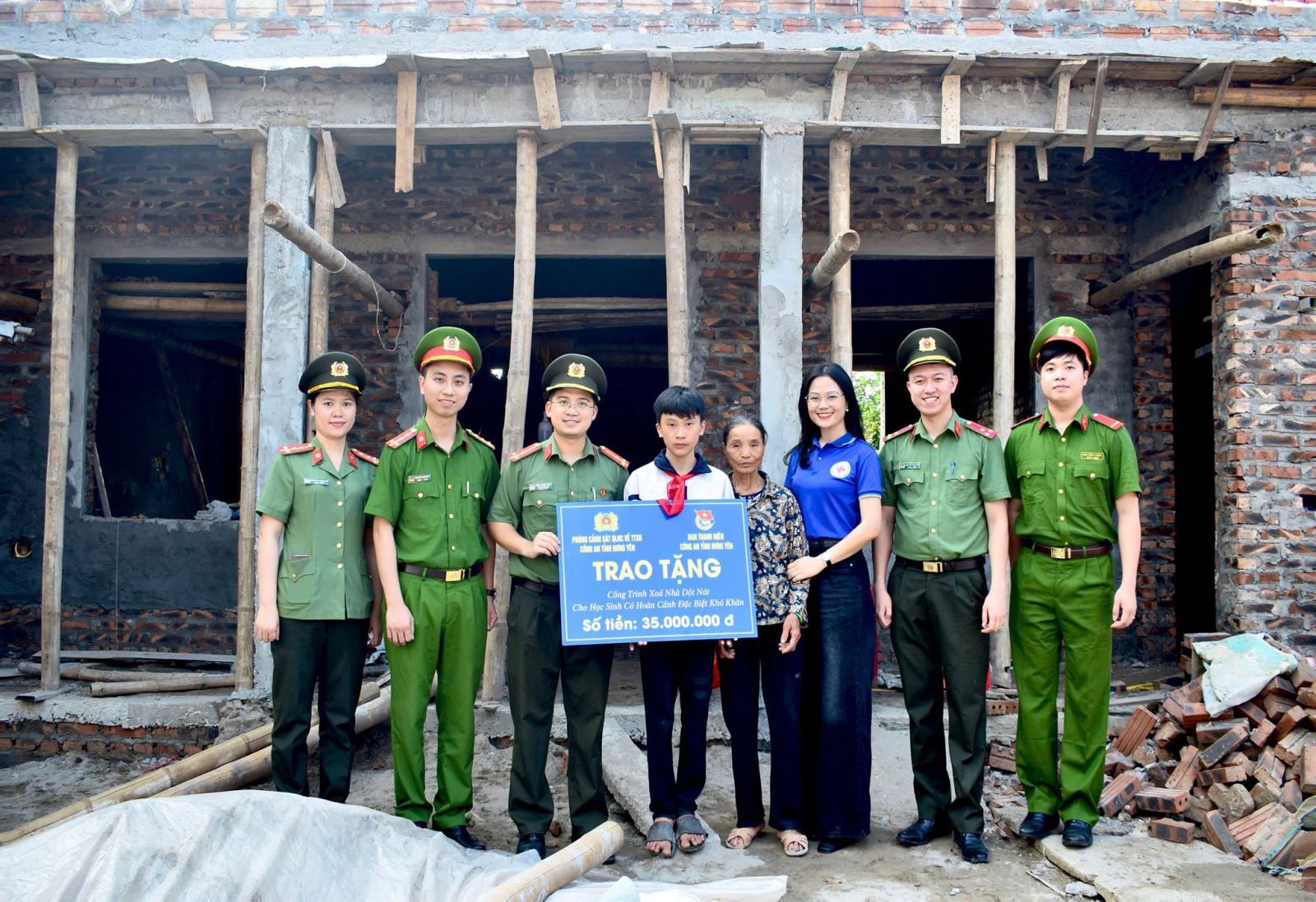 Tuổi trẻ Công an Hưng Yên: Dấu ấn đậm nét trong Chiến dịch Thanh niên Công an tình nguyện Hè 2025